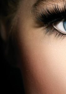 pose de faux cils